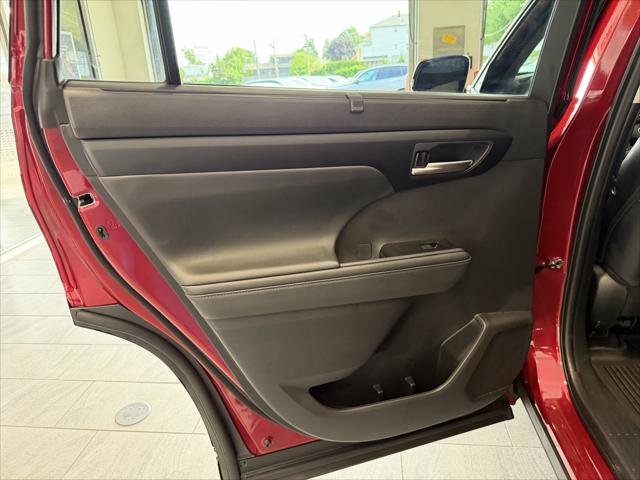 Certified Used 2025 RUBY FLARE PEARL* Toyota  image 36