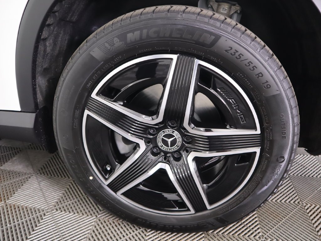 Used 2026 Polar White Mercedes-Benz GLC 300 image 32