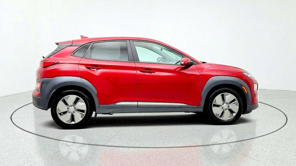 Used 2021 Pulse Red Hyundai Ultimate FWD image 4