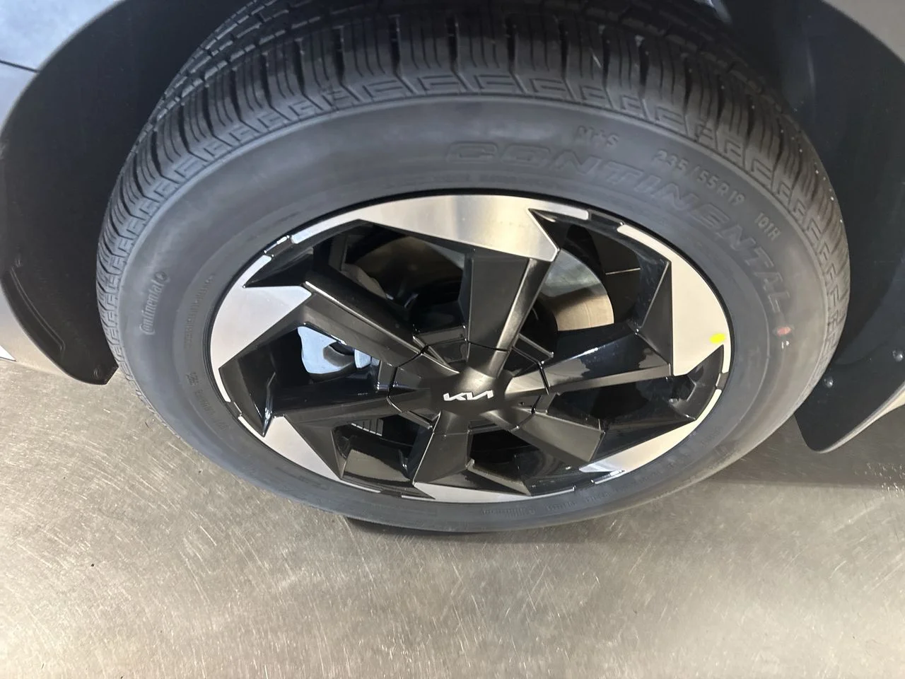 New 2026 Snow White Pearl Kia EX image 10
