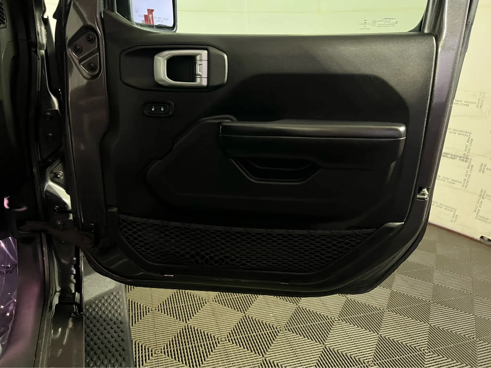 Used 2019 Granite Crystal Metallic Clearcoat Jeep Sport S image 29