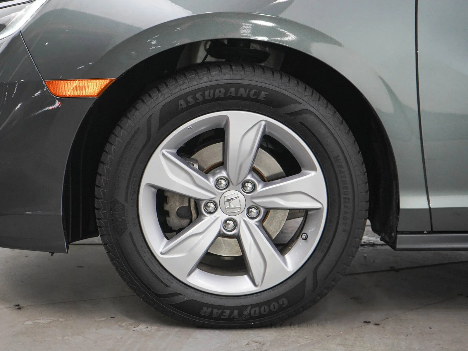 Used 2018 Modern Steel Metallic Honda EXL w/ Nav image 35