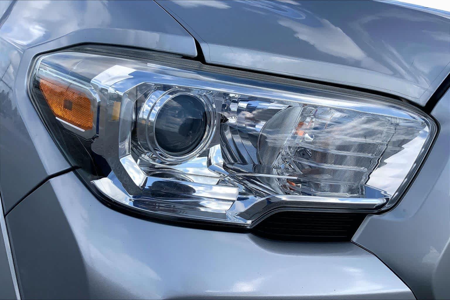 Used 2019 Silver Sky Metallic Toyota SR5 image 27