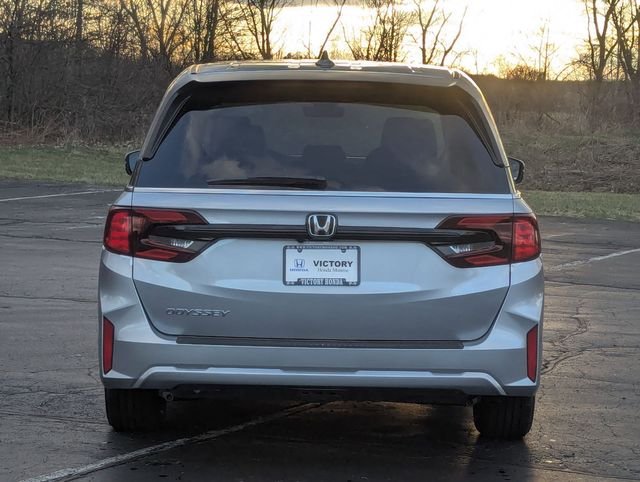 New 2026 Solar Silver Metallic Honda EX-L image 7