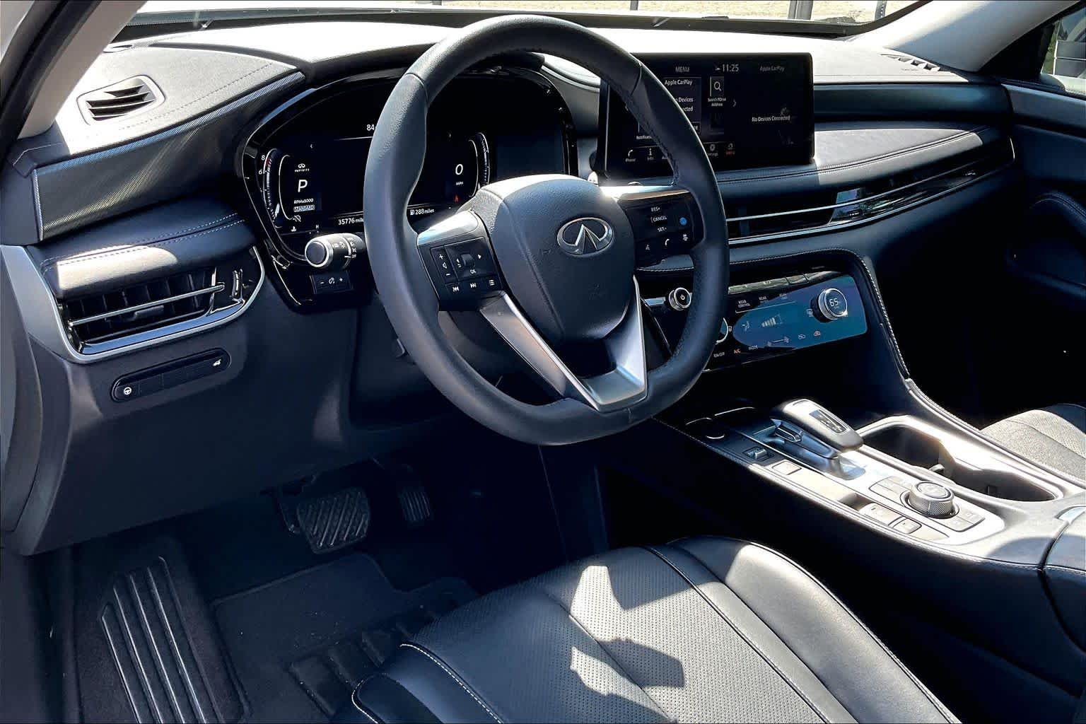 Used 2024 Majestic White INFINITI LUXE image 18