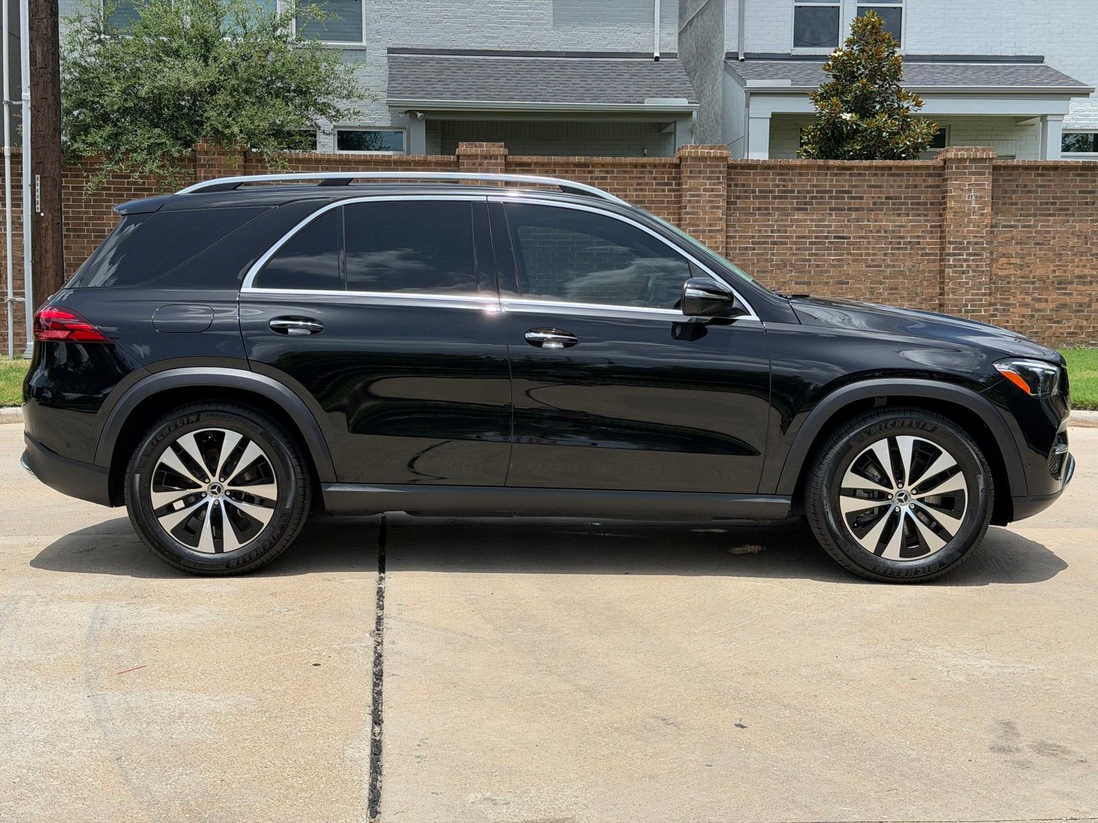 Certified Used 2025 Black Mercedes-Benz GLE 450 image 13
