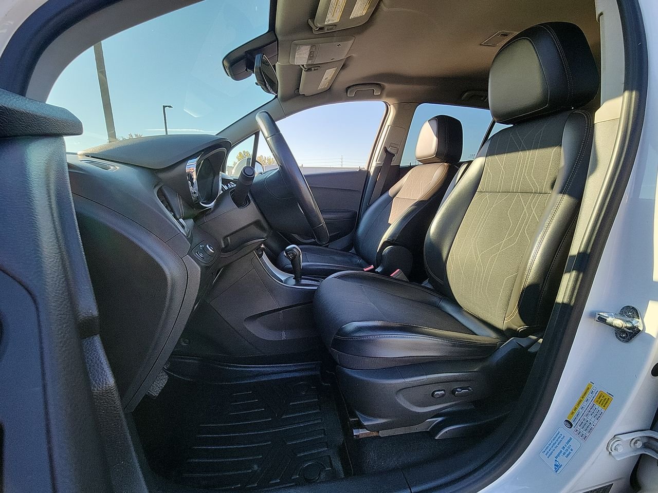 Used 2018 SUMMIT WHITE Chevrolet LT image 11