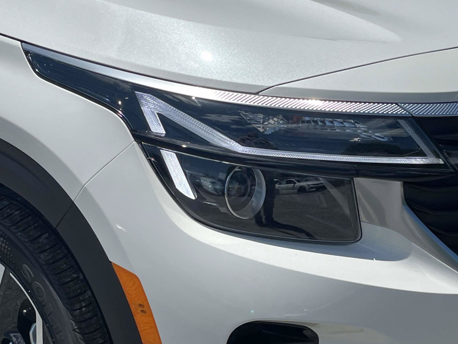 New 2026 Snow White Pearl Kia S image 8