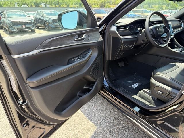 New 2026 Diamond Black Crystal Pearl-Coat Exterior Paint Jeep  image 12