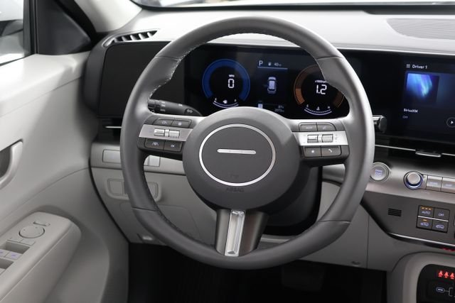 Used 2025 White Hyundai SEL image 10