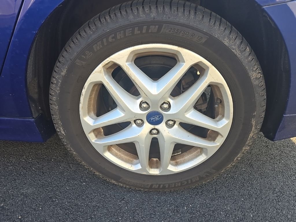 Used 2013 Blue Ford SE image 6