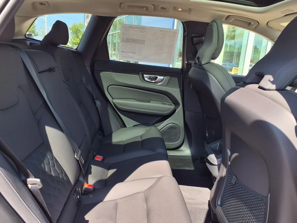 New 2026 Aurora Silver Volvo Plus image 17