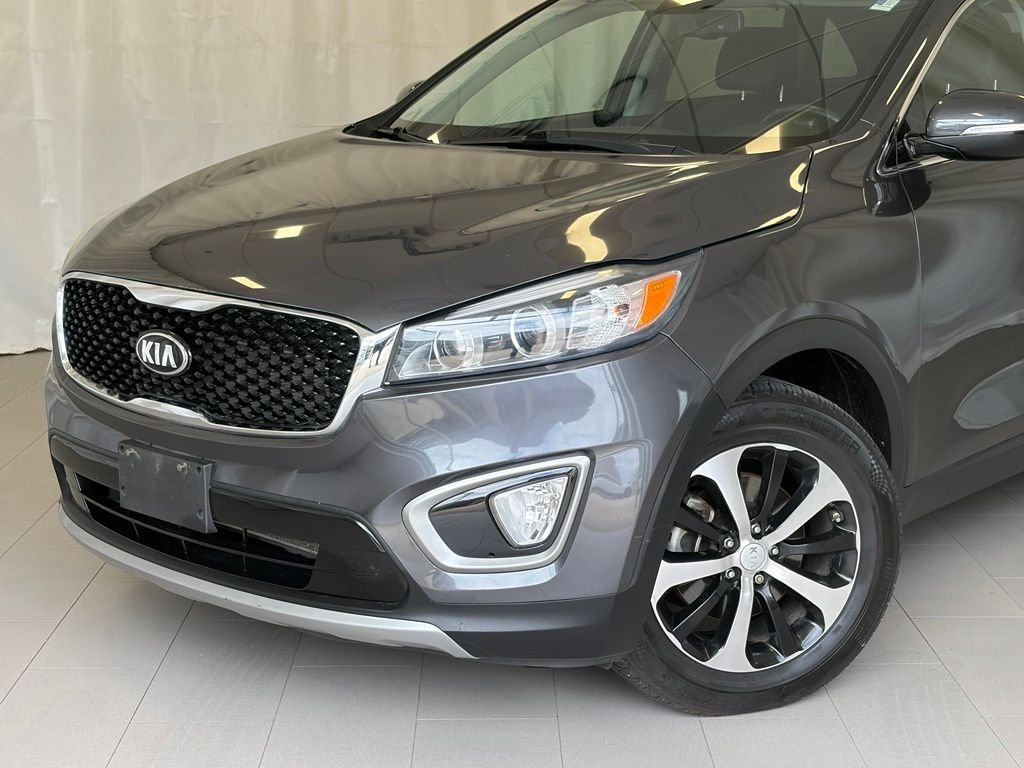 Used 2017 Kia Sorento EX with VIN 5XYPH4A5XHG233933 for sale in Orland Park, IL