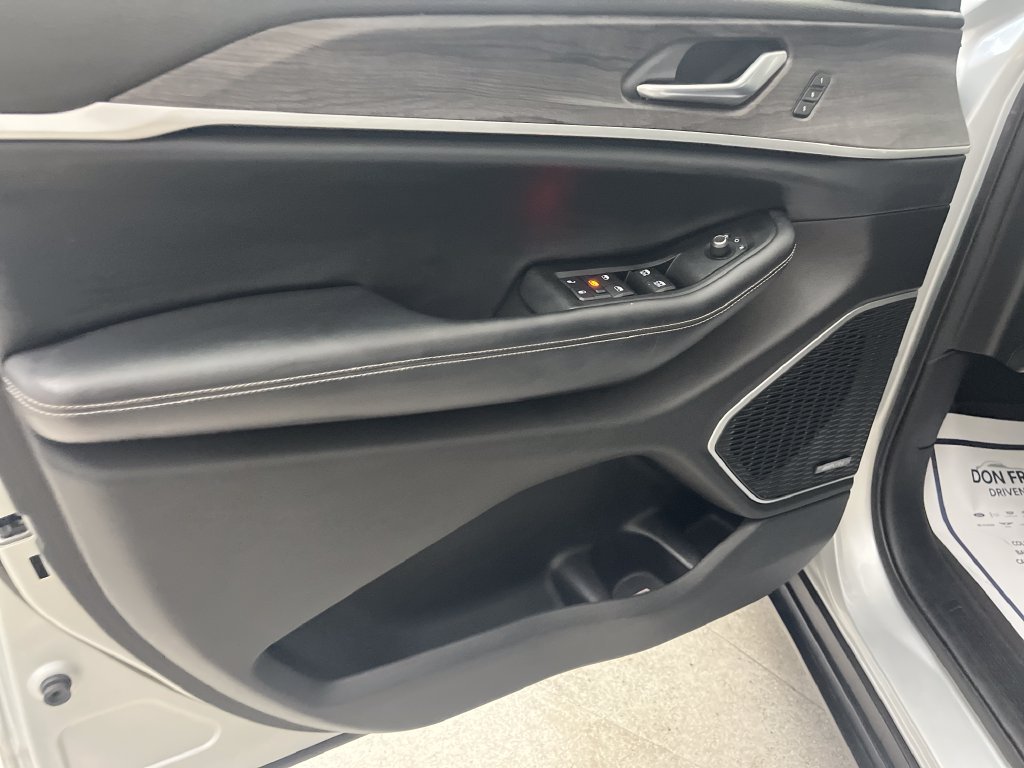 Used 2021 Silver Jeep Limited image 11