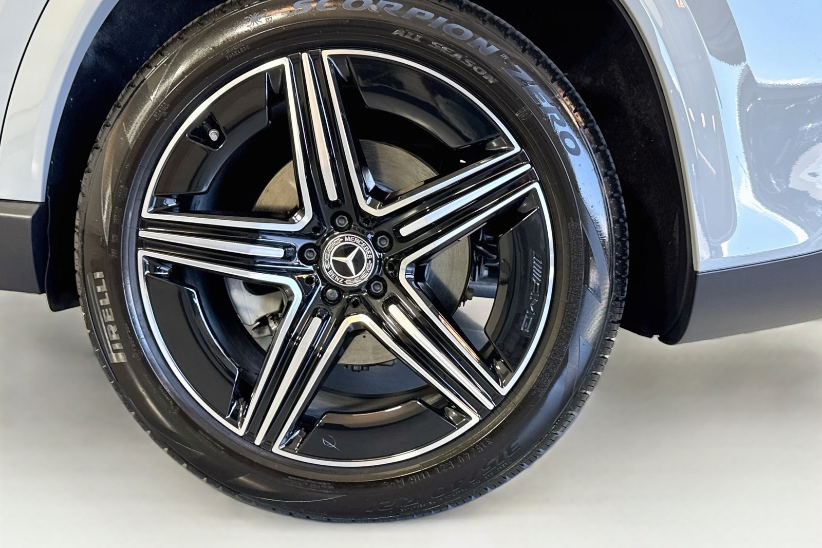 New 2026 MANUFAKTUR Alpine Grey Mercedes-Benz GLE 450 image 29