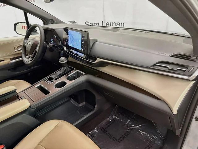 Used 2021 Silver Toyota XLE image 31