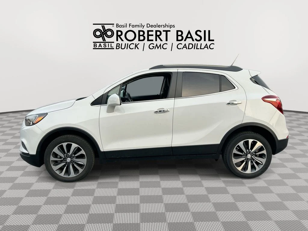 Used 2022 White Buick Preferred image 5