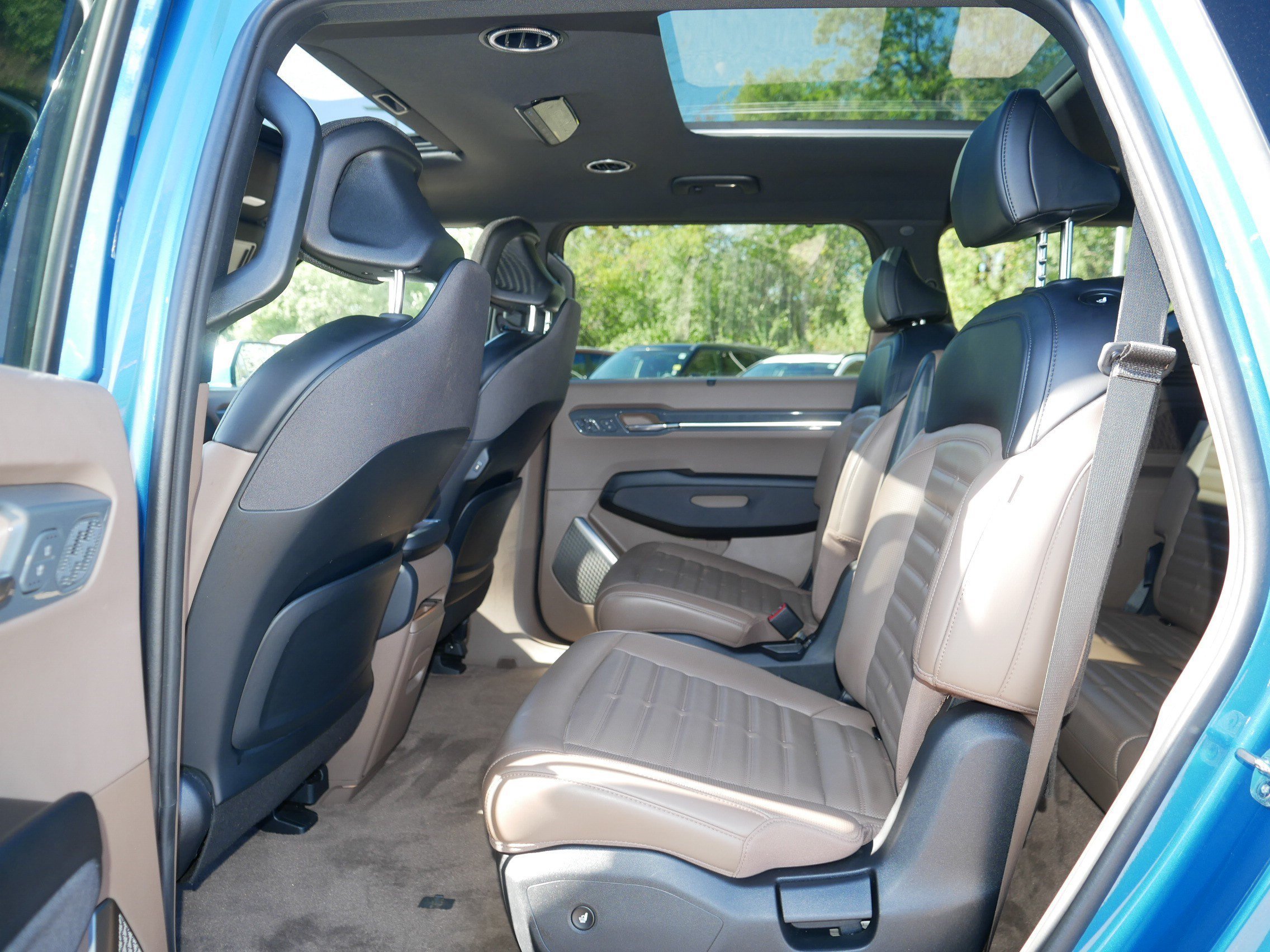 Certified Used 2024 Ocean Blue Kia Land image 35