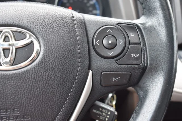 Used 2017 Gray Toyota XLE image 22