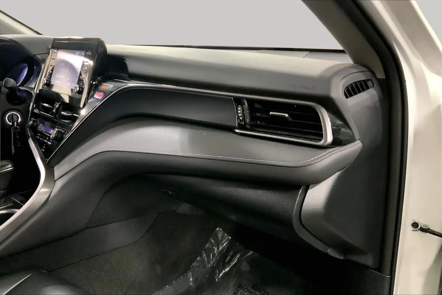 Used 2024 Ice Cap Toyota SE image 19