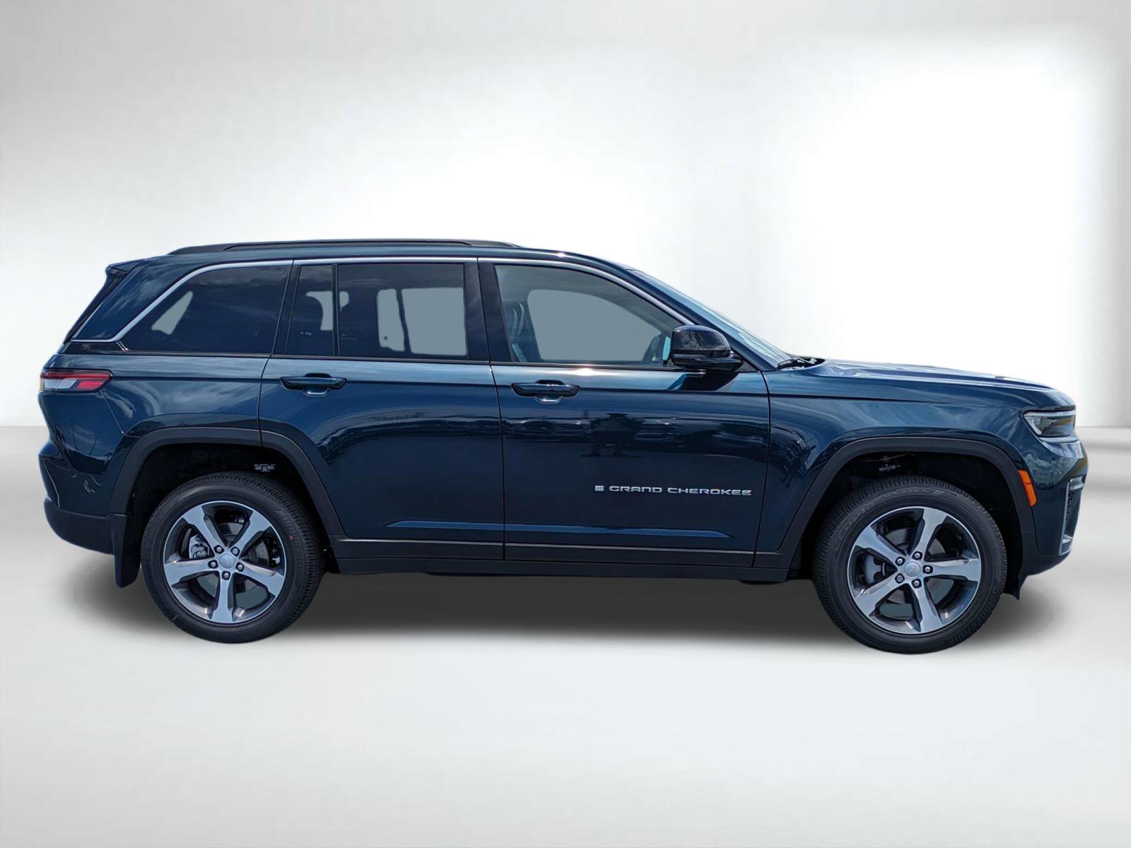 New 2026 Fathom Blue Pearl-Coat Exterior Paint Jeep Limited image 3