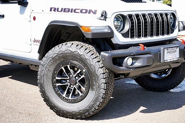New 2026 Bright White Clear-Coat Exterior Paint Jeep Rubicon X image 3