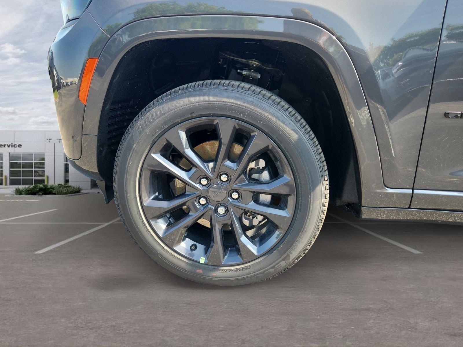 New 2026 Baltic Gray Metallic Clear-Coat Exterior Paint Jeep Limited image 10