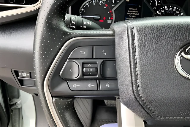 Used 2025  Toyota SR5 image 10