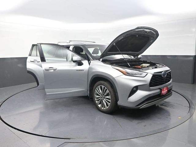 Used 2021 Silver Toyota Platinum image 39