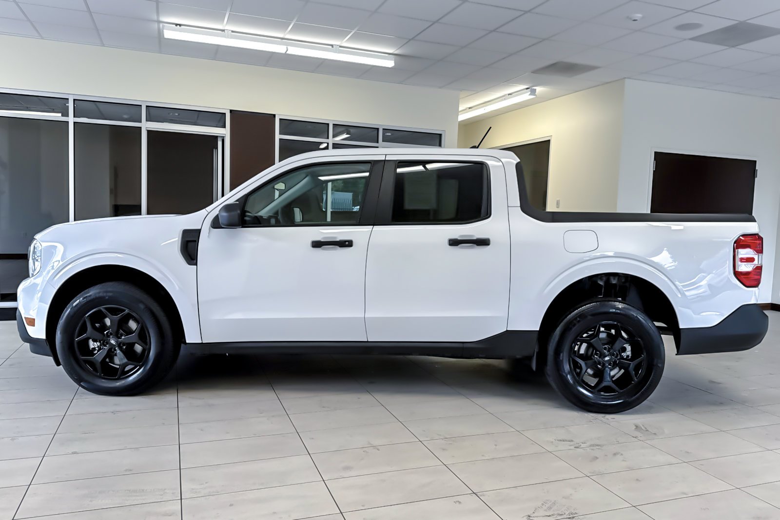 Used 2024 Oxford White Ford XL image 7