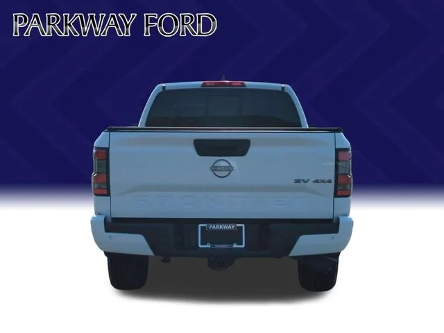 Used 2022 White Nissan SV image 4