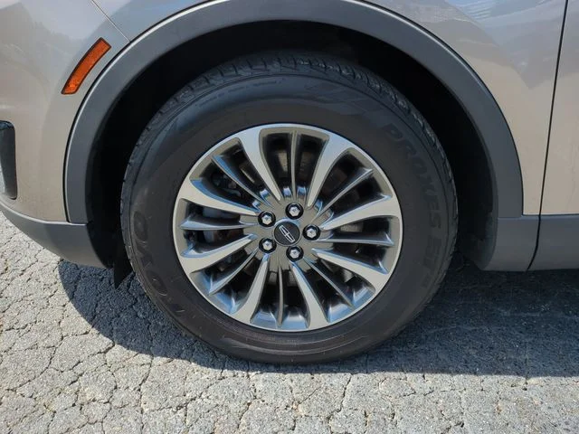 Used 2019 Brown Lincoln Select image 10