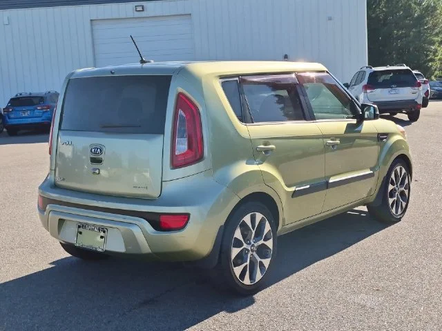 Used 2012 Green Kia Exclaim image 3