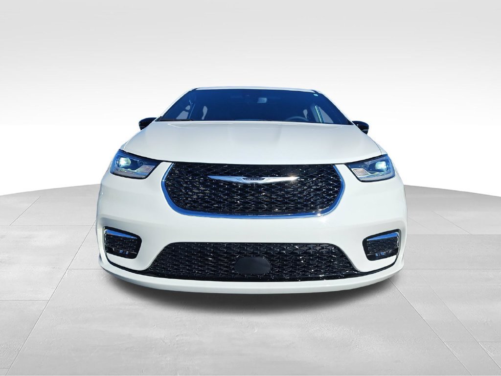 Used 2026 White Chrysler Limited image 8
