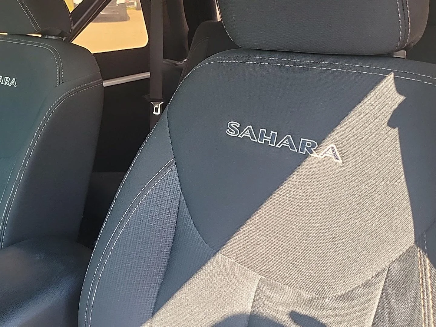 Used 2018 Bright White Clearcoat Jeep Sahara image 8