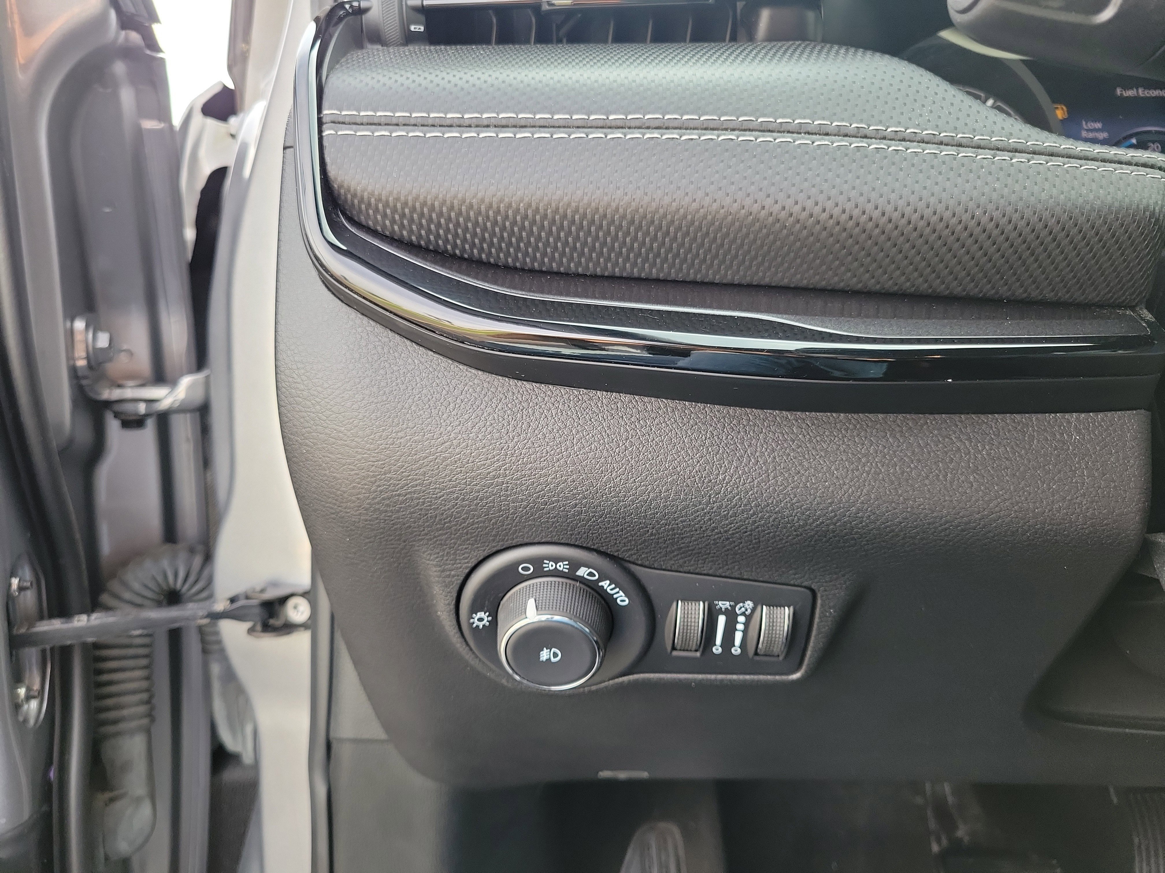 Used 2022 Billet Silver Metallic Clearcoat Jeep Altitude image 20