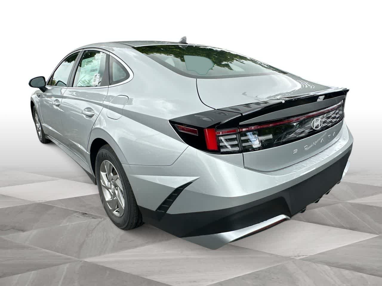 New 2026 Aero Silver Hyundai SE image 6