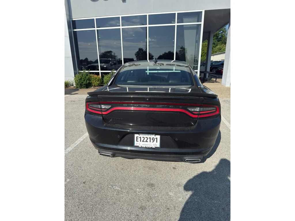 Used 2022 Pitch Black Clearcoat Dodge SXT image 4
