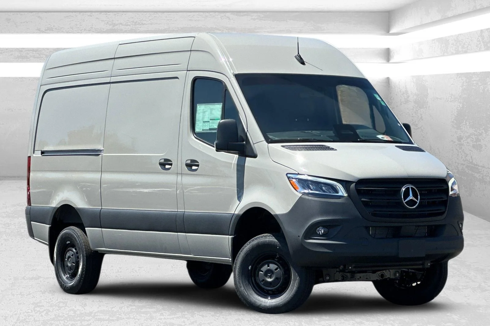 2025 Mercedes-Benz Sprinter 2500 144 WB HO Standard Roof 4x4's photo