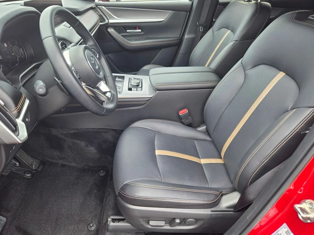Certified Used 2025 Soul Red Crystal Metallic Mazda Premium Plus image 15