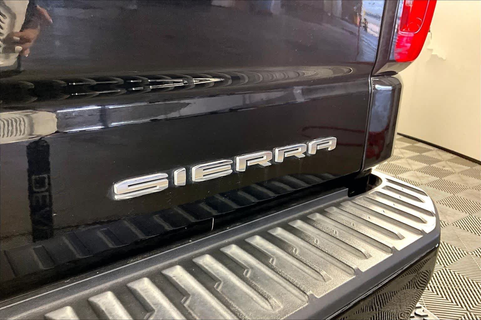 Used 2023 Onyx Black GMC Denali Ultimate image 30