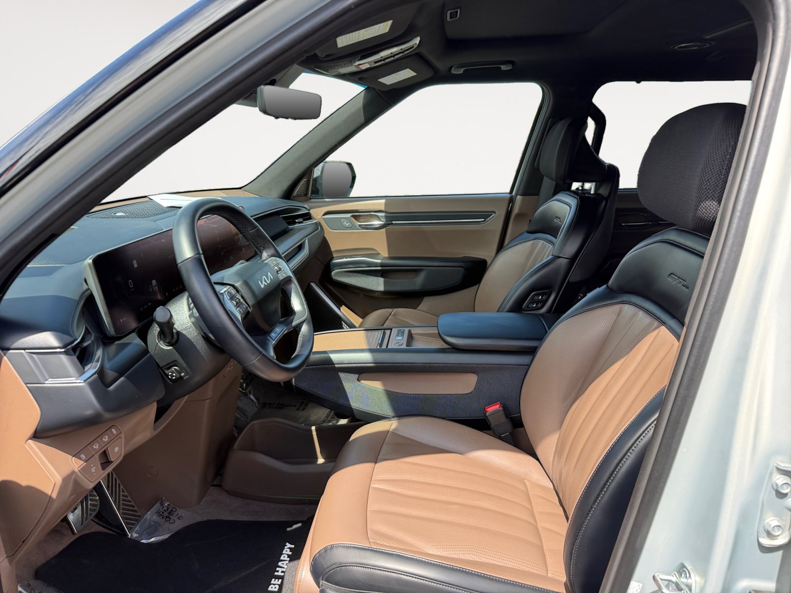 Used 2024 Ivory Kia GT-Line image 10