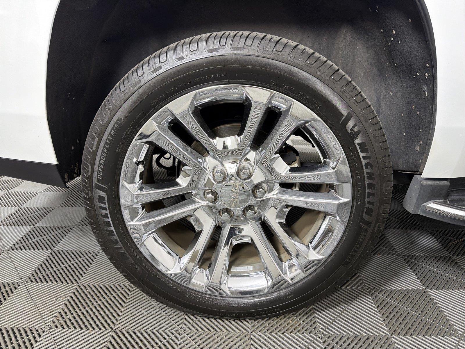 Used 2017 SUMMIT WHITE GMC SLT image 16