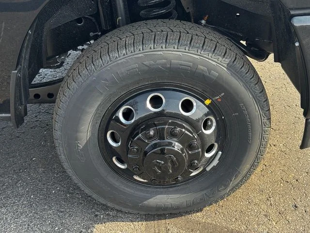 New 2026 Diamond Black Crystal Pearl-Coat Exterior Paint RAM LARAMIE image 9