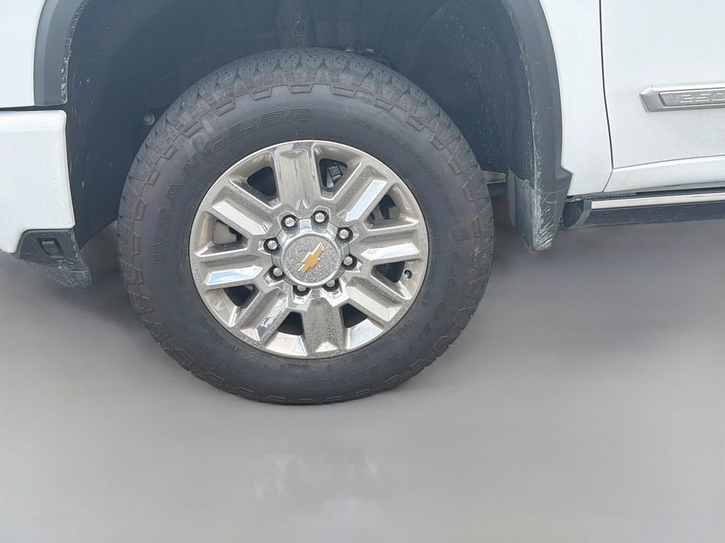 Used 2026 White Chevrolet High Country image 33
