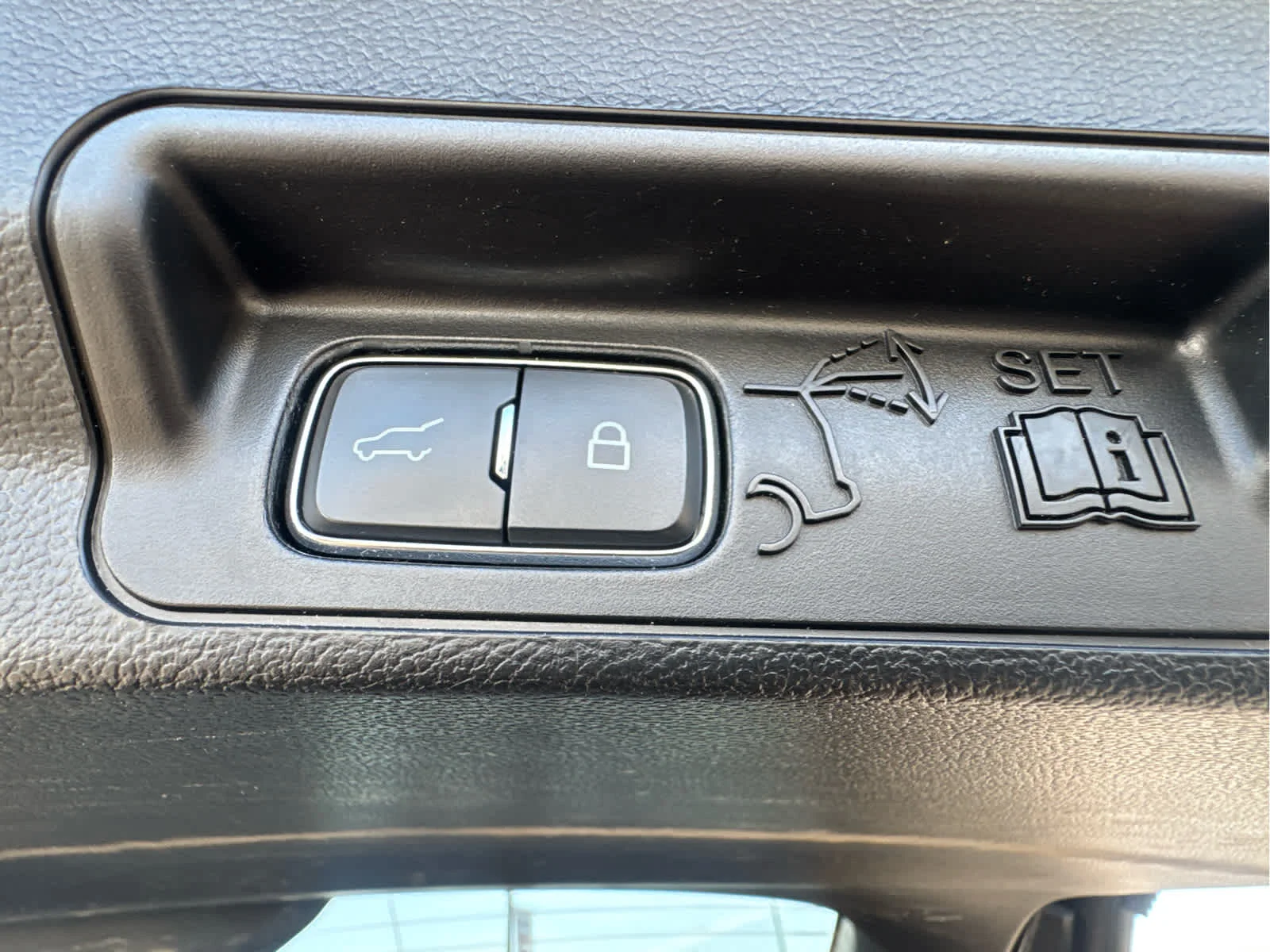 Used 2023 Agate Black Metallic Ford XLT image 28