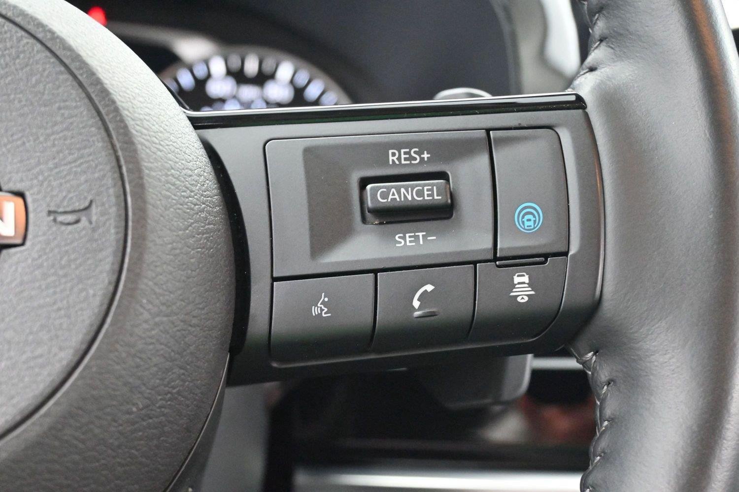 Used 2022 Green Nissan SL image 20