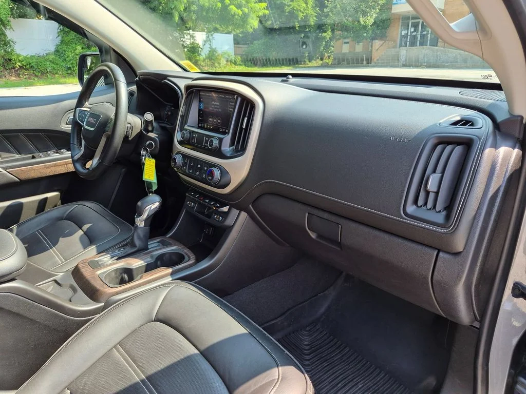 Used 2022 Gray GMC Denali image 27