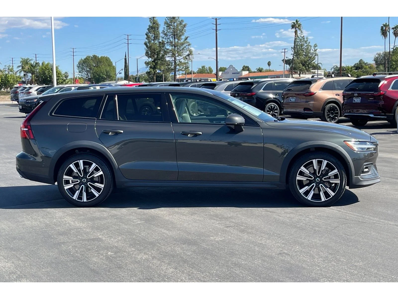 Used 2022 Pine Grey Metallic Volvo T5 image 7