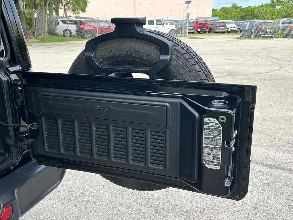 Certified Used 2018 Black Jeep Unlimited Sahara image 40